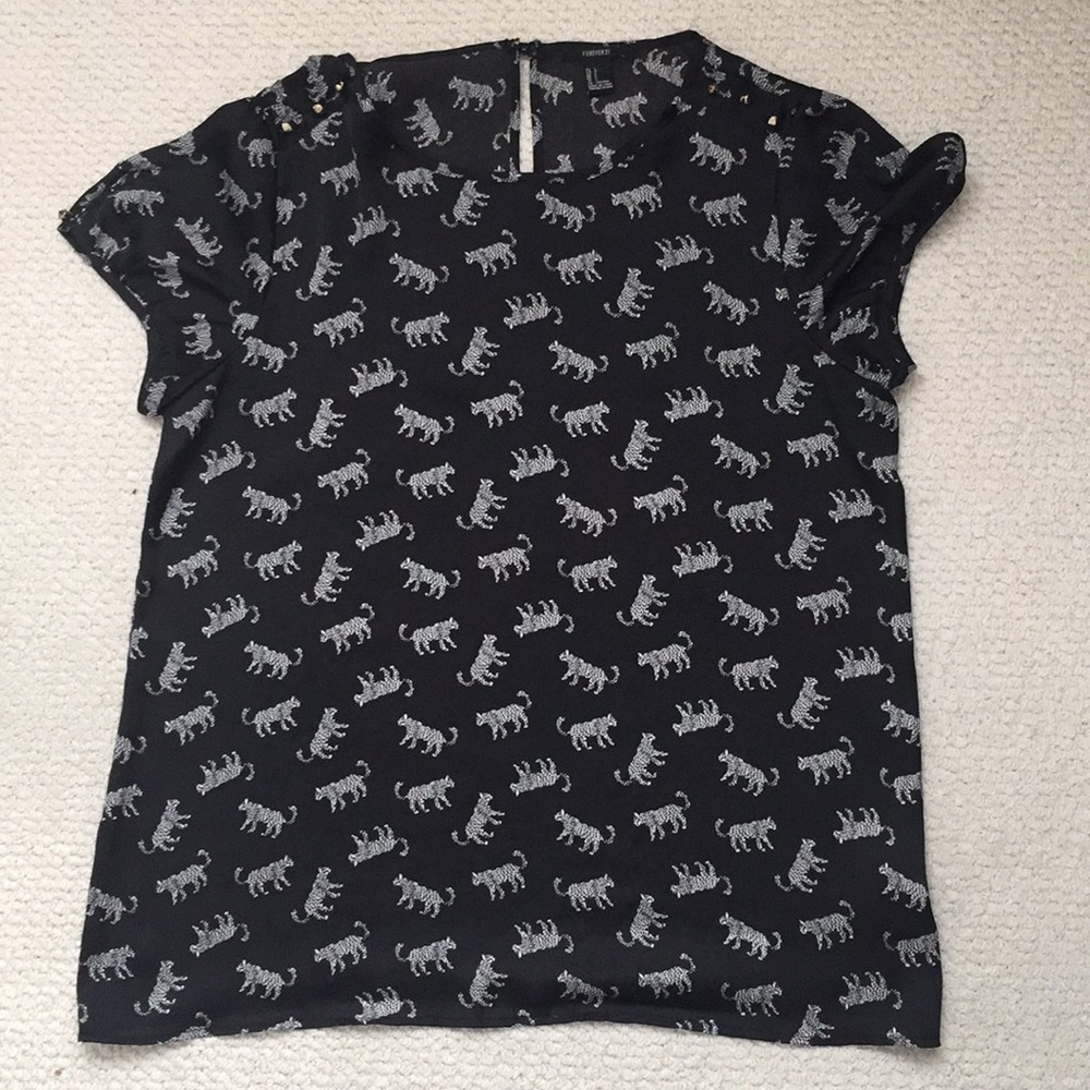 Blouse with leopard on it.